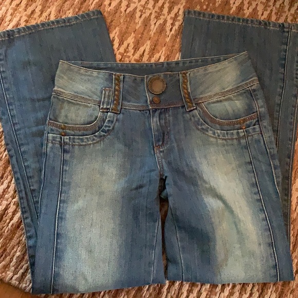 Groovy jeans baby ✌🏻 perfect for every aesthetic! - Picture 1 of 4